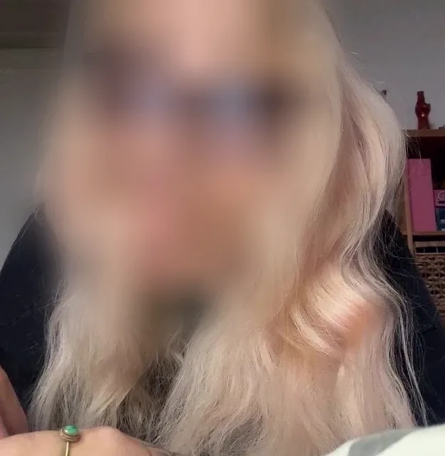 Ailsa, 23