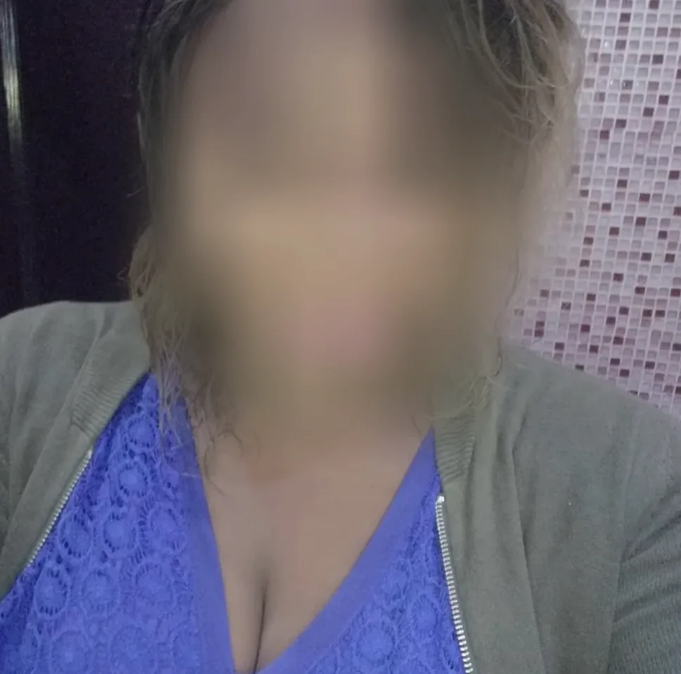 Amara, 27