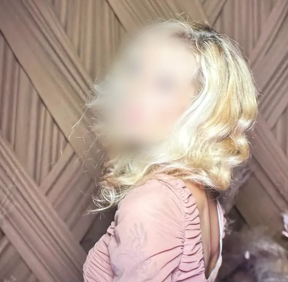 Farah, 31