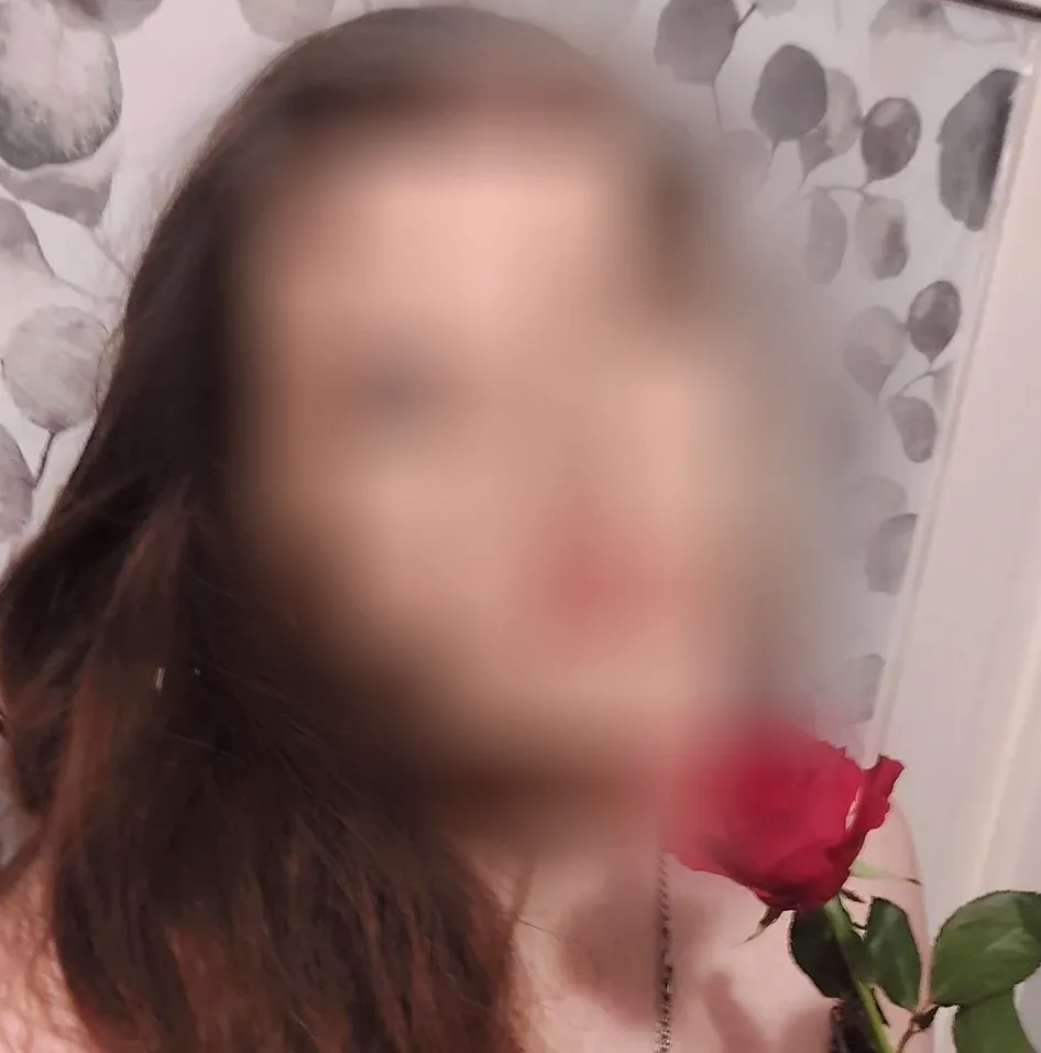 Isobel, 27