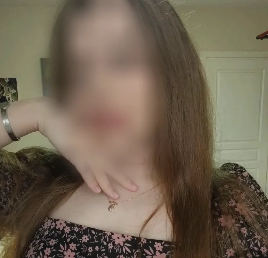 Lara, 24