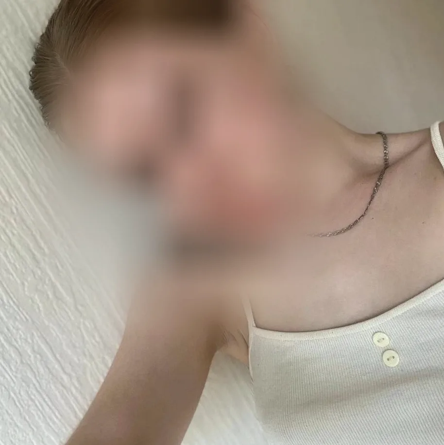 Leila, 24