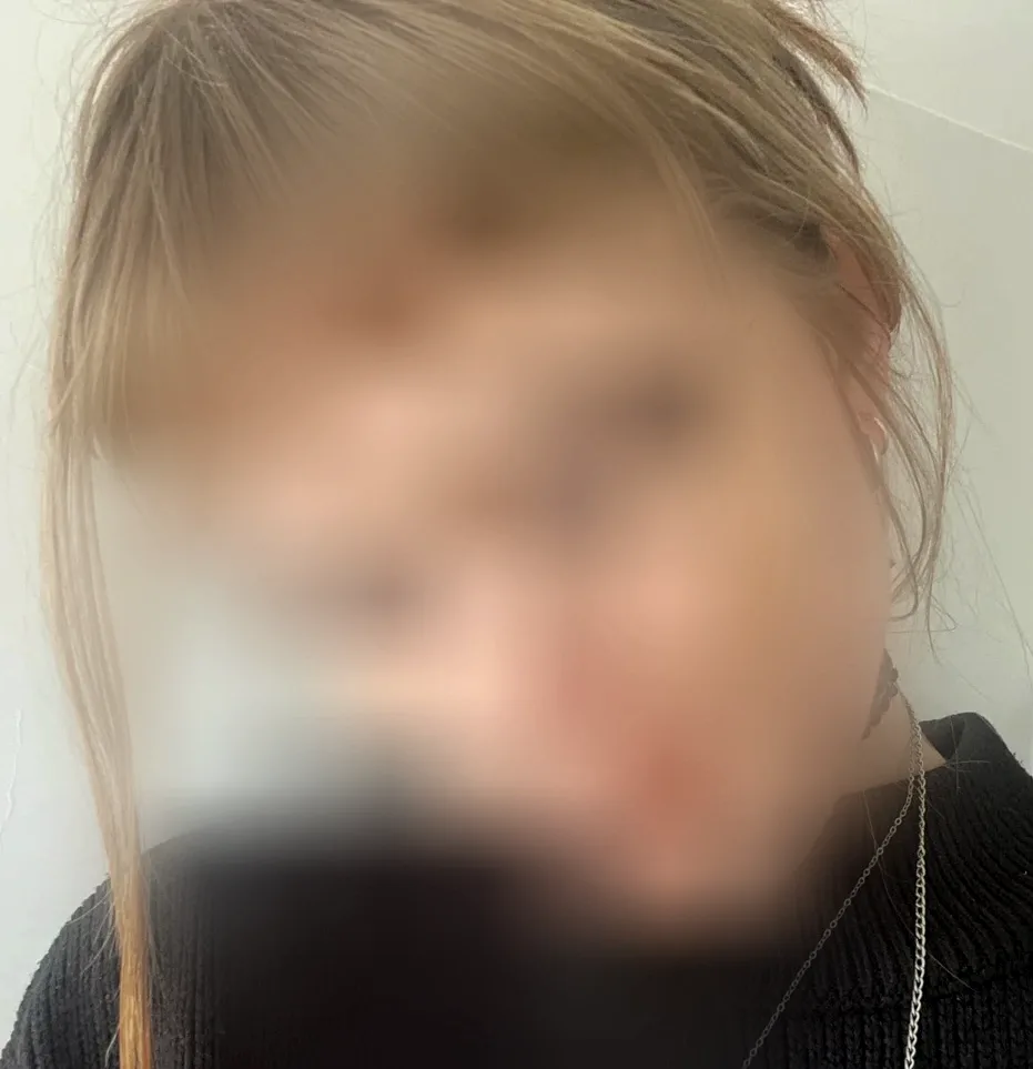 Mhairi, 19