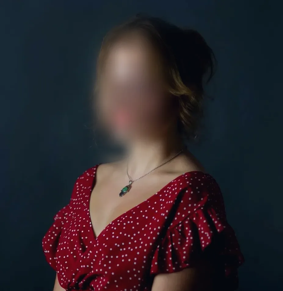 Yasmin, 25